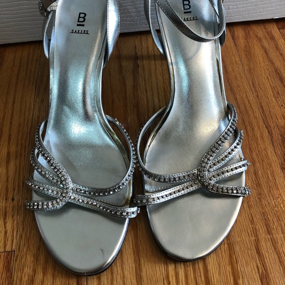 Silver strappy with rhinestones Bakers US women’s 9 - Picture 1 of 8